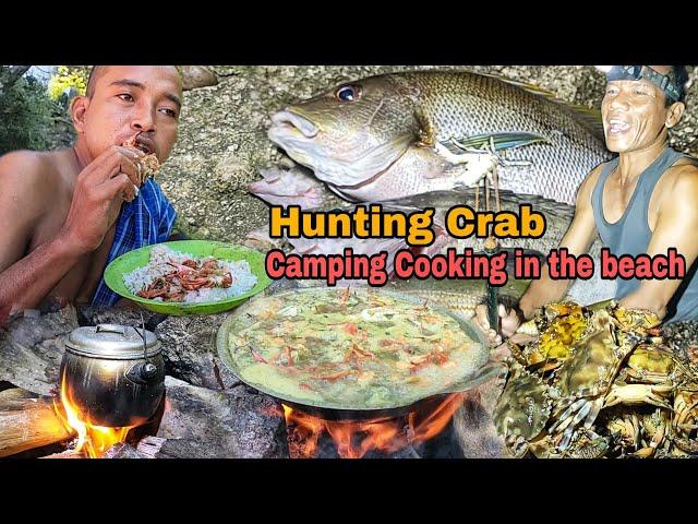 hunting Crab and cooking, camping fishing in the beach