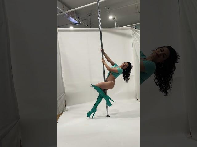 8inch heels #pole #poledancer #8inchheels #8inch #pole #poledance #poledancersofig