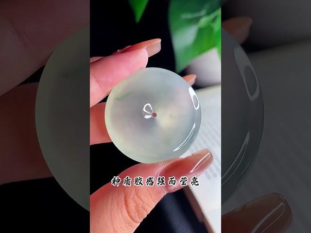 翡翠平安扣其外形圓潤飽滿，種質細膩溫柔，膠感十足#翡翠