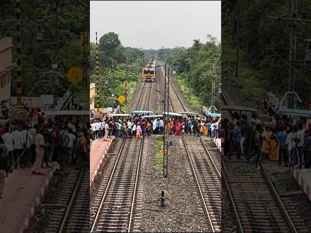 Busy railgate crossing #shorts