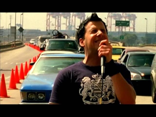 Simple Plan - Welcome To my Life (Official Music Video)