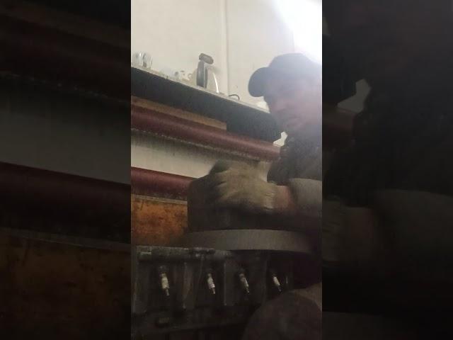 убираем неровности с головы блока целиндров
