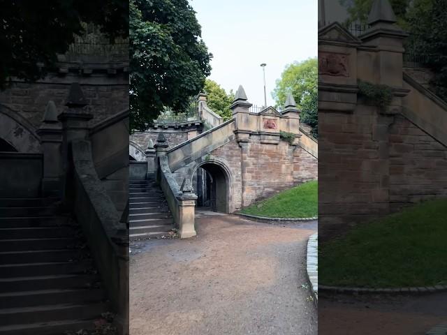 Moody Walks In Edinburgh’s Stockbridge