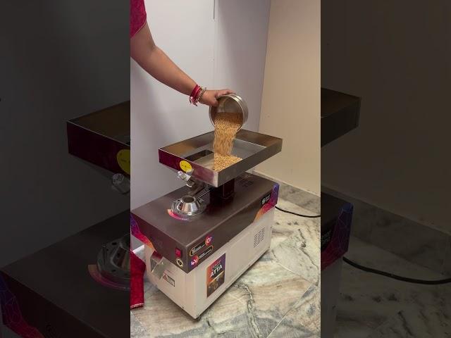 Aata chakki machine for home purpose #kitchengadgets #homeappliances #aatamachine #wheatflour