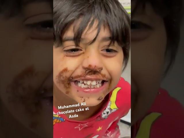 Muhammad Ali enjoying chocolate cake at Asda