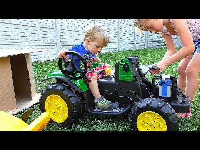 Melissa and baby Arthur unboxing and assembling New Tractor for Kids