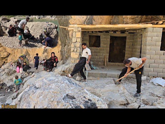 Nomadic life: help of Mohsen's family to Dariush Majroh to build a house in a cave