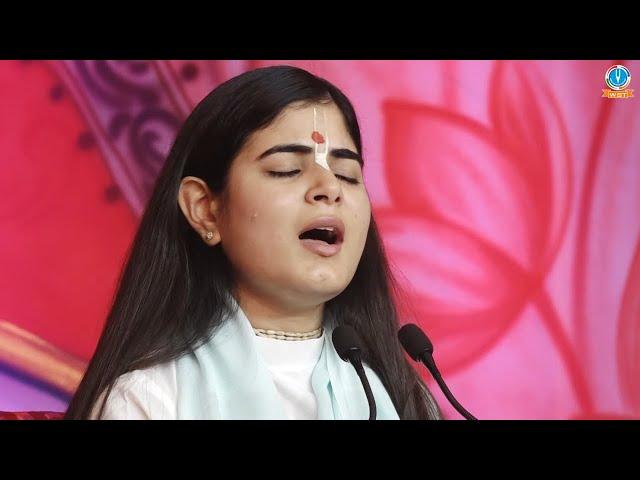 Hare Krishna Mahamantra !! Emotional Hari Naam Sankirtan !! Devi Chitralekha Ji