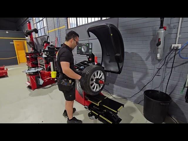 Hunter smart weight pro SWP90E. How to do wheel balancing with Hunter smart pro SWP90E machine