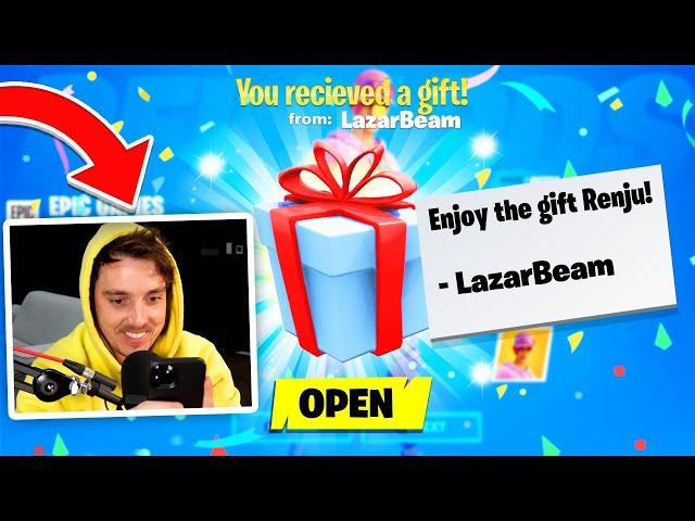 I asked 100 Famous Youtubers to Gift me Skins on Fortnite... (it worked)