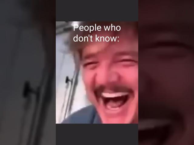 People who don't know vs People who know (The keyboard cat meme).