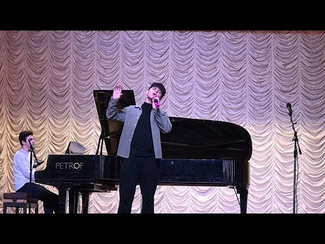 Роберт Багратян. "A song for you". На концерте колледжа «Посвящение в студенты первокурсников».