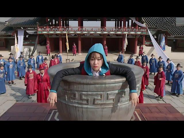 Girl Magically Travels to The Ancient Era and Start Loving To King | K Drama Explained In Hindi