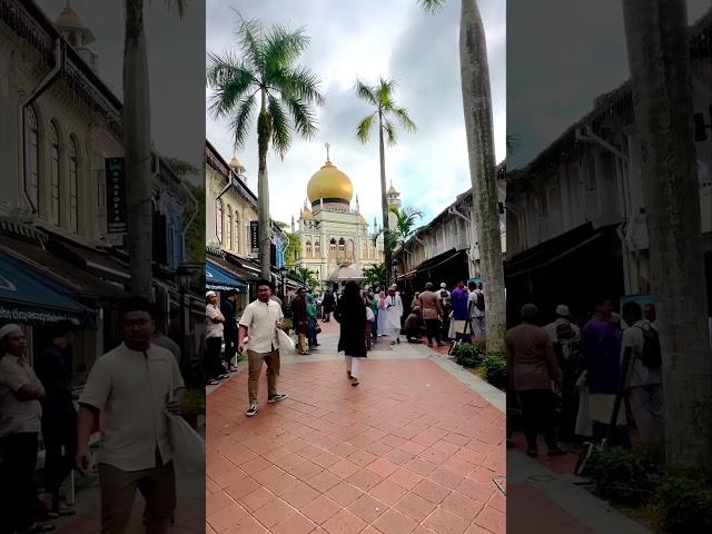 Celebrating Eid without family is no joke | Video @Masjid Sultan, Singapore 