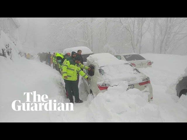 At least 22 stranded tourists dead at Pakistan hill station after heavy snowfall