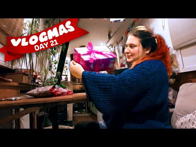 Christmas presents on a narrowboat are a tight squeeze! | Vlogmas Day 21