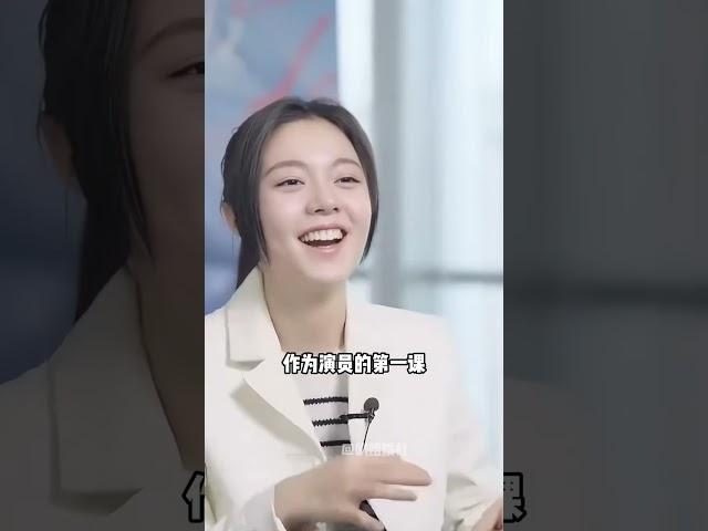 被問：拍吻戲有生理反應怎麼辦？趙今麥下意識的一句回答，讓張凌赫直呼叫好