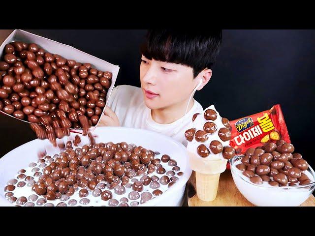 ENGSUB)Chocolate balls in cold milk MUKBANG (+Warm cream, ice cream and yogurt too!)