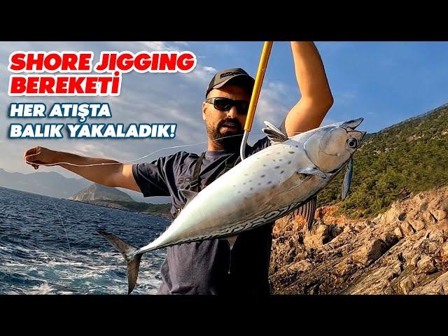 Dalgaların Arasından Dev Balıklar Yakaladık / Shore Jigging Böyle Yapılır !!