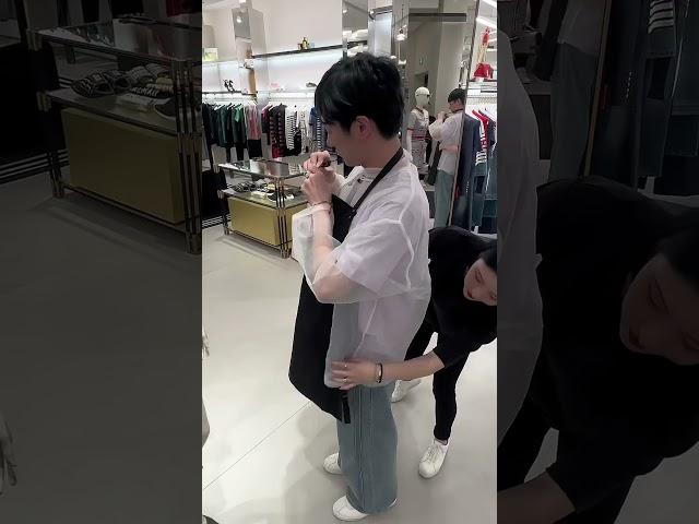 36岁,北漂单身独居男演员,一个人的端午节是怎么度过的。一个人的独居单身生活大部分的时候都很爽,自由自在想干嘛干嘛。只是每当到了节日的时候,看到大家都有家人爱人在身边陪伴,心理就会有一丝孤独