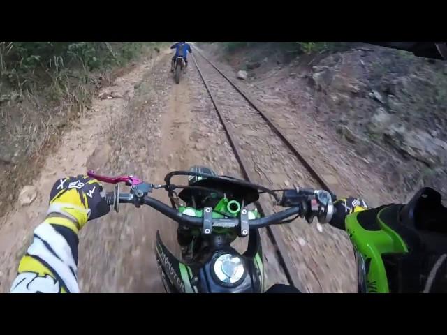 Treinando o filhão de na pistinha do Godizila! #XR 200cc