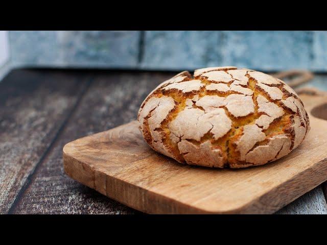 Try this easy BROA DE MILHO recipe - Gorgeous crackled CORNBREAD