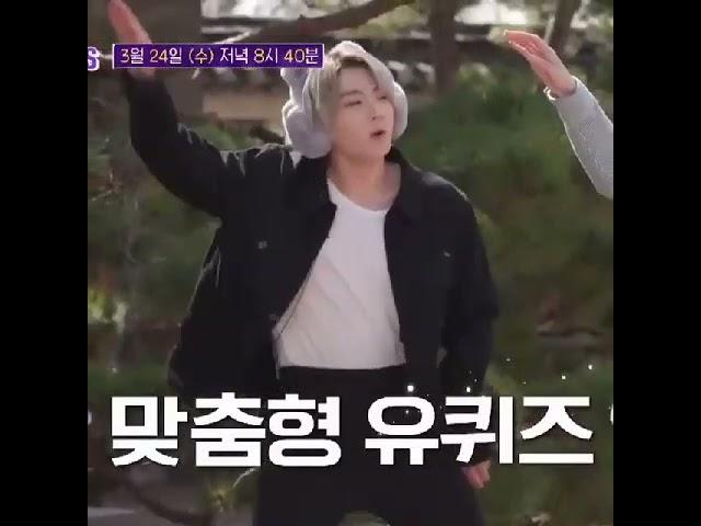 Bts dancing to idol song  " you quiz on the block"