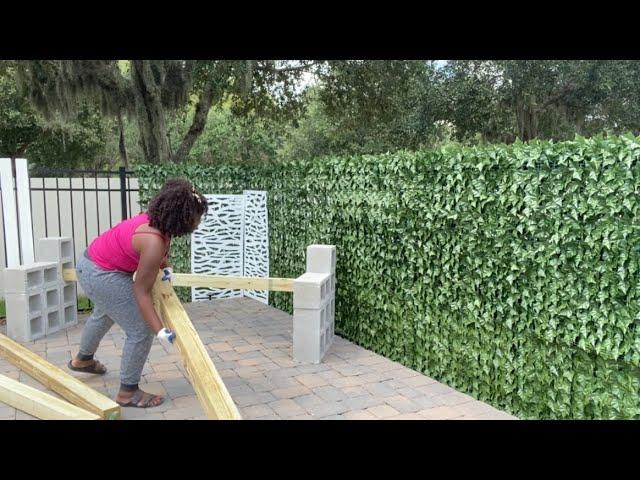 SEE HOW SHE USES THIS SIMPLE PRIVACY TRICK OUTSIDE! OUTDOOR BACKYARD Ideas To Tryout NOW!