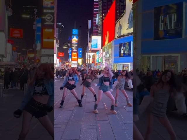 Itzy Mr.Vampire | K-pop in NYC public #itzy #mrvampire #ryujin #timessquare #kpopinpublic #kpopshort