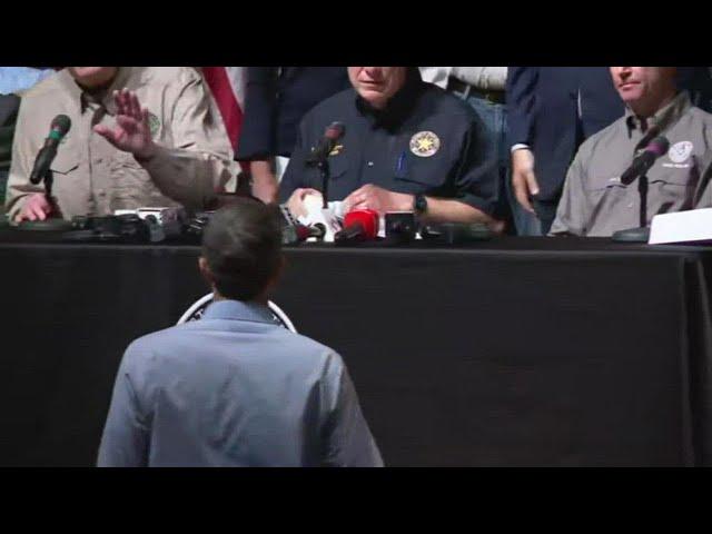 Beto O'Rourke approaches Gov. Greg Abbott, interrupting press conference