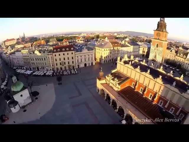 Kraków z Lotu Ptaka - Rynek Krakowski o świcie. Filmowanie z powietrza Kraków Małopolska.