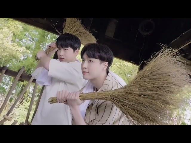 210414 Back to Field weibo  Yixing posing with a broom  #LayZhang #Yixing @layzhang