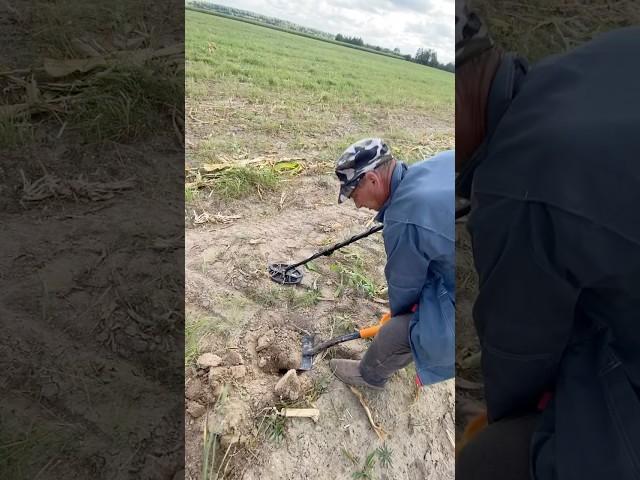 Теперь купит квартиру  #поискмонет #клад #металлоискатель  #коп #metaldetector #металлкоп