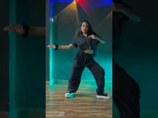 Blue Eyes- Yo Yo Honey Singh | Dance Cover | Nidhi Kumar Choreo | Trending Song | Hip Hop