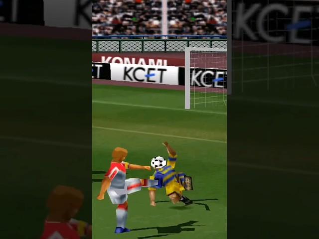 Mira esa Mano en el área!... felizmente termino en gol | Winning Eleven 4 ISS Pro Evolution