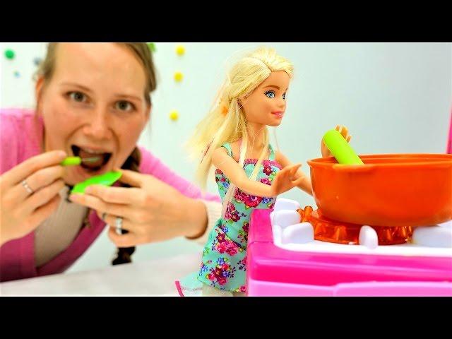 Игры для девочек и видео про куклы Барби. Барби как мама