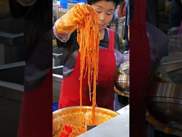 Heaps of bibim noodles are sold non-stop.