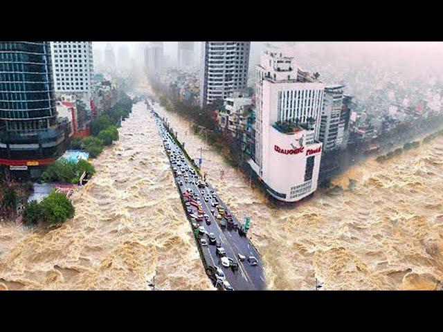 Moscow is underwater today! Floodwaters as high as 5 meters left many cars floating