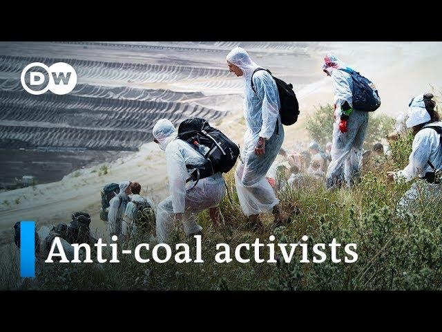 German climate activists storm enormous lignite coal mine | DW News