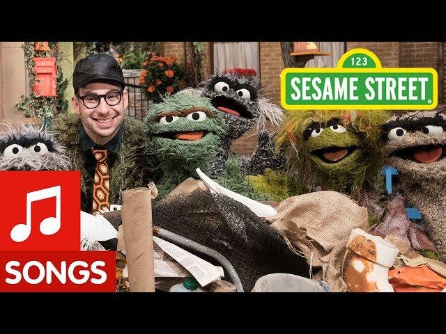 Sesame Street: Jack Antonoff and Oscar Sing I Love Trash