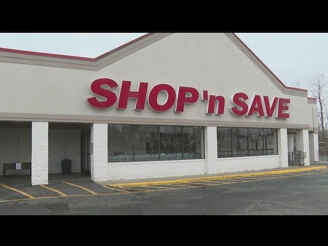 Local grocery store gives out holiday essentials for last-minute shoppers