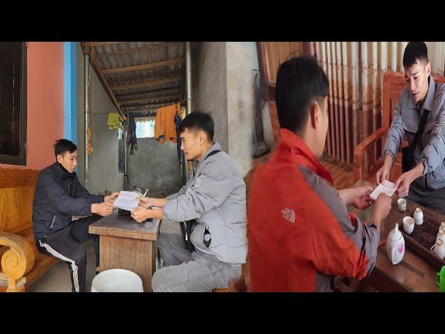 Thuan came to give out invitations to everyone - Thuan and Dung are preparing to hold their wedding.