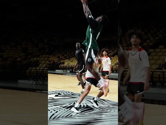 What are these kids eating nowadays? #basketball #youtubeshorts