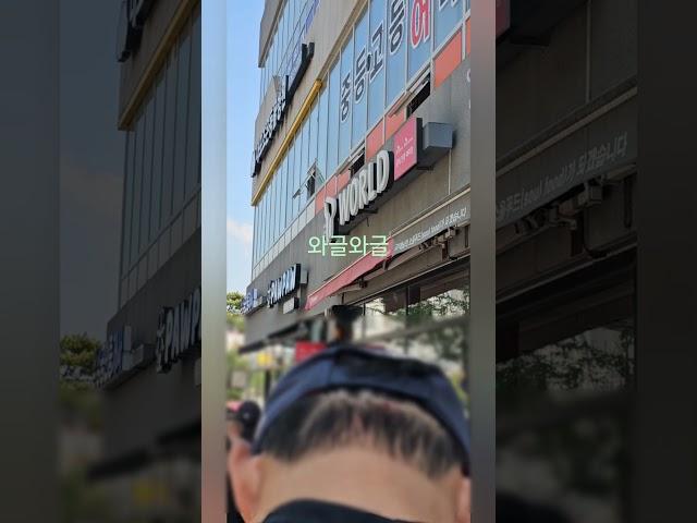 이게 왠 #고생 #오픈런 #유심 #교체 #매장에 유심35개 찔끔 확보량은 불확실 #알뜰폰 현장서 안됨 #skt 그 와중에 직원 친절, 혼자 진땀