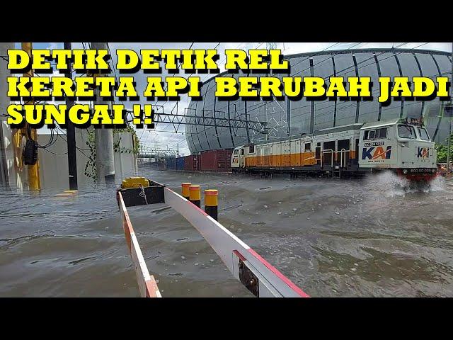 DETIK-DETIK Banjir Lagi Masuk Di Rel Kereta Api Dan Berubah Jadi Sungai Di JPL 11 C Sunter !!