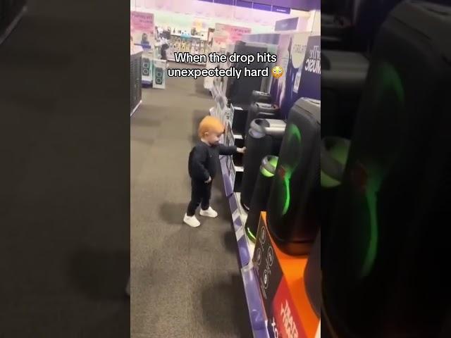 Definitely didn't see that one coming  #hardstyle #speaker #kid #scantraxx