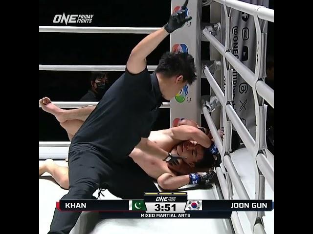 Ismail Khan  scores the slick submission over Cho Joon Goon via third-round rear-naked choke 