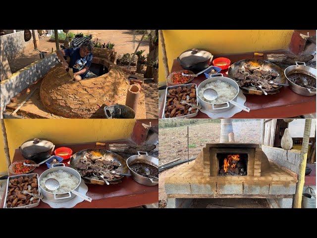 FIZEMOS UM FORNO DO JEITO ANTIGO, TIJOLO E BARRO NA CASINHA NO PÉ DA SERRA.