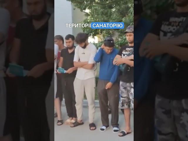 З Бердянська депортують десятьох російських мігрантів. Відео