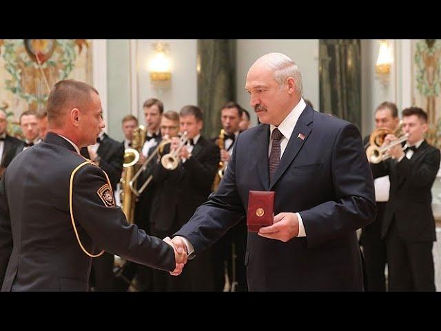 Лукашенко вручил награды семьям погибших героев. Панорама